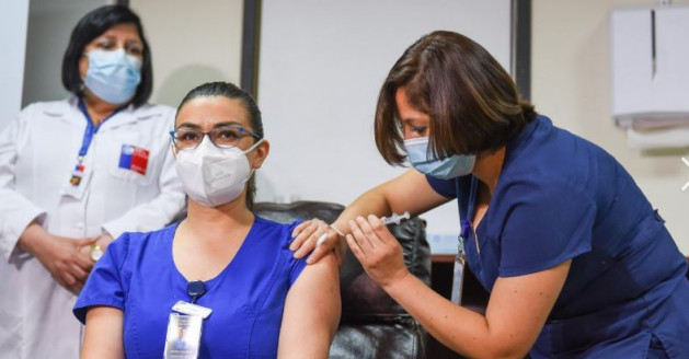 “Vamos a seguir la misma estrategia de Israel”: Ministro Paris confirmó tercera dosis de vacuna contra el Covid-19, pero sin precisar fecha Covid 19 - Coronavirus