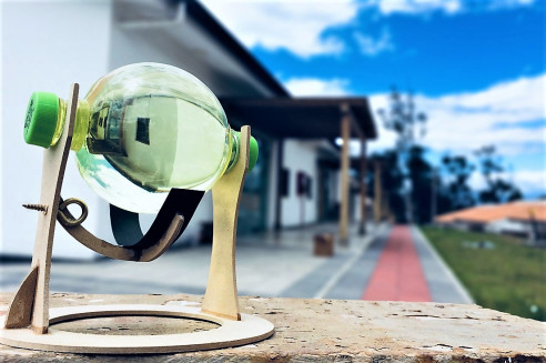 Ecuador: estudiantes crean una esfera de poder que mejora los paneles solares Reportajes & Investigación