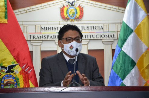 Denuncian e investigan un