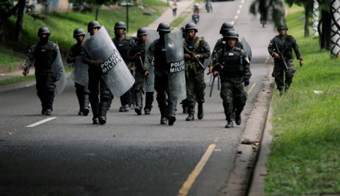 Policía hondureña viola soberanía universitaria y dispara contra estudiantes Latinoamérica