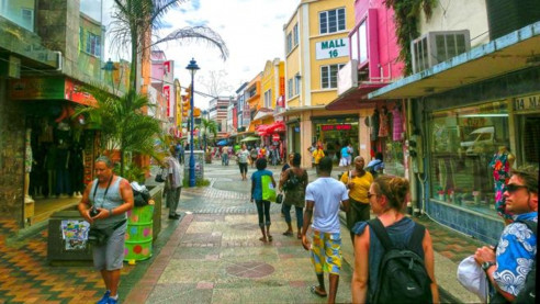 Barbados anuncia su intención de destronar a Isabel II y convertirse en República Latinoamérica