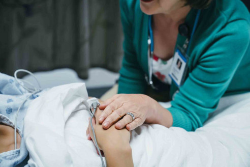 Ley de cuidados paliativos para pacientes graves o terminales fue despachada por la Cámara Chile