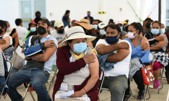 México suma siete semanas con indicadores a la baja en contagios y decesos por covid México