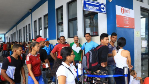 Mano de obra y capital humano de migrantes venezolanos impulsa crecimiento del PIB peruano Latinoamérica