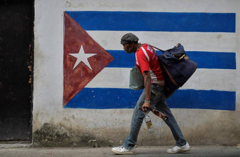Artistas, intelectuales y organizaciones sociales exigen a Biden terminar bloqueo contra Cuba Latinoamérica