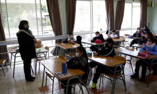 Los escolares serán vacunados en sus colegios desde abril Chile