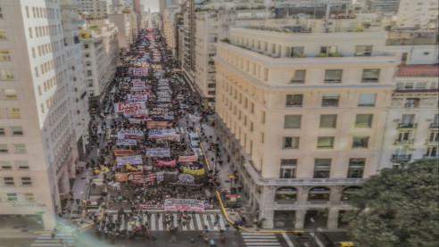 Argentinos volvieron a las calles contra ajuste económico de Macri Latinoamérica