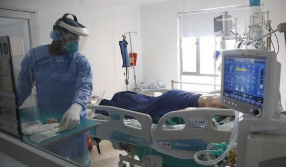 Especialistas destacan buen momento frente a la pandemia pero llaman a cuidarse y vacunarse Chile