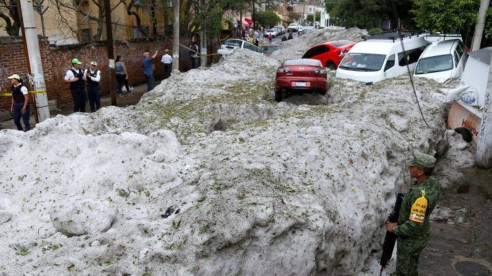 (Fotos) Una sorprendente granizada convirtió a Guadalajara en la 'Antártida' México