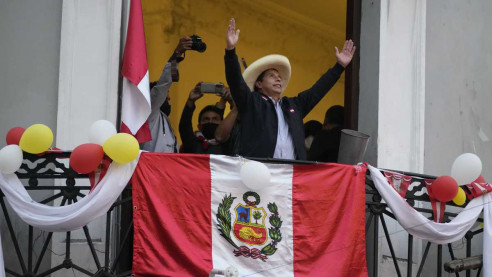 Perú: ¿Podrá Pedro Castillo comenzar a gobernar con su nuevo gabinete? Reportajes & Investigación