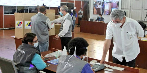 Venezolanos votarán bajo estrictas medidas de bioseguridad como prevención ante el COVID-19 Latinoamérica