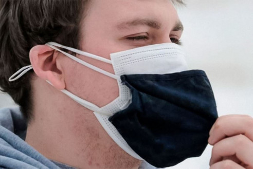 Decretan uso obligatorio de doble mascarilla en Perú en lugares con riesgo de aglomeración Latinoamérica