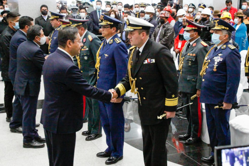 Arce juramentó nuevo mando militar con el reto de devolver la institucionalidad a las FF. AA. Actualidad