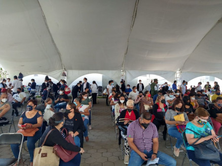 Inicia vacunación de más de 150 mil, del sector educativo poblano México