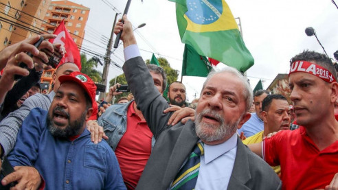 Tras 580 días preso, juez ordena liberación de Lula Latinoamérica