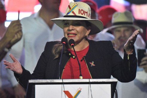 Resultados preliminares del CNE dan ventaja a candidata presidencial de la izquierda Xiomara Castro Latinoamérica