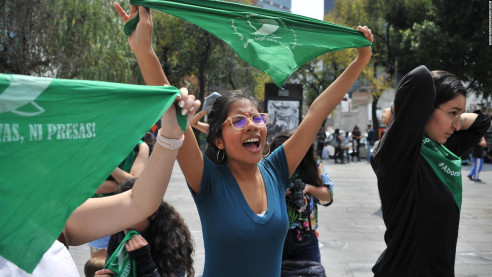 Mexicanas marcharon con pañuelos verdes para exigir la despenalización del aborto a escala nacional Latinoamérica