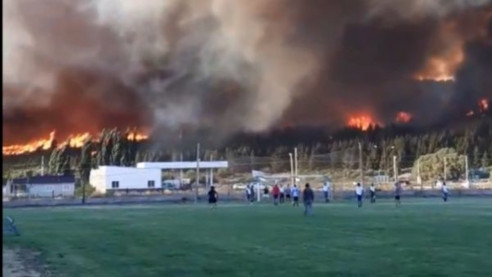 (Video) Incendios al sur de Argentina dejan heridos y evacuados Actualidad