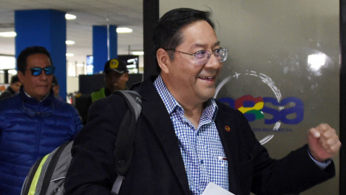 Bolivia: Gobierno de facto inicia investigación contra Luis Arce, candidato presidencial del MAS Latinoamérica