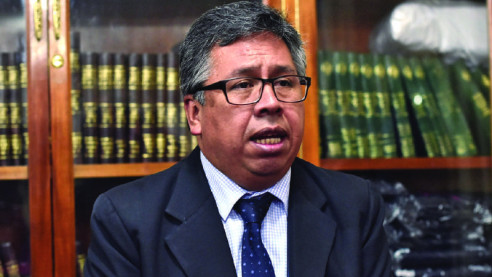 Médicos exigen a Gobierno de facto de Bolivia recursos para el sector salud Latinoamérica