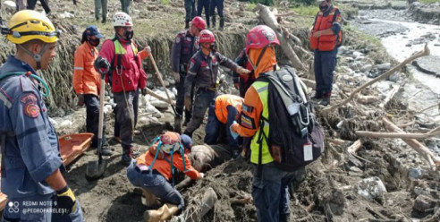 Doce mil funcionarios de seguridad atienden emergencias por lluvias en Mérida Venezuela