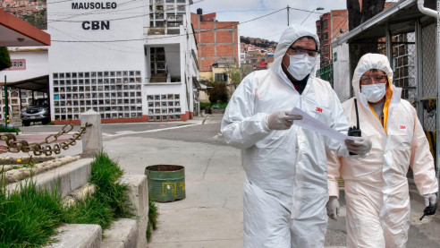 Bolivia: Más de 30 reconocidos maestros de la medicina perdieron la vida por la Covid-19 Latinoamérica