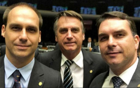 Aliados de Bolsonaro son investigados por la policía de Brasil por crear noticias falsas Brasil