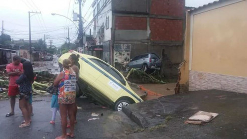 (Video) Intensas lluvias en Río de Janeiro dejan al menos cuatro muertos Latinoamérica