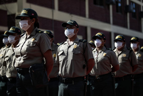 Defensoría de Perú solicita ayuda para policías con covid-19 Perú