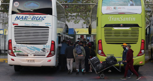 Covid: No vacunados deberán presentar PCR negativo para poder realizar viajes interregionales Chile