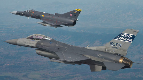 Colombia evalúa propuestas de EE. UU., Suecia y España para reemplazar sus aviones de combate Latinoamérica