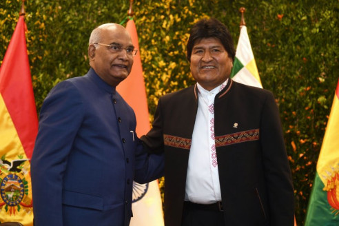 Bolivia fabricará fármacos contra el cáncer con el apoyo de la India Latinoamérica