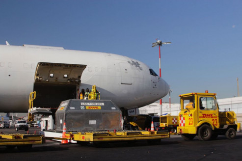 Llega a México cuarto embarque de la semana con vacunas Pfizer México