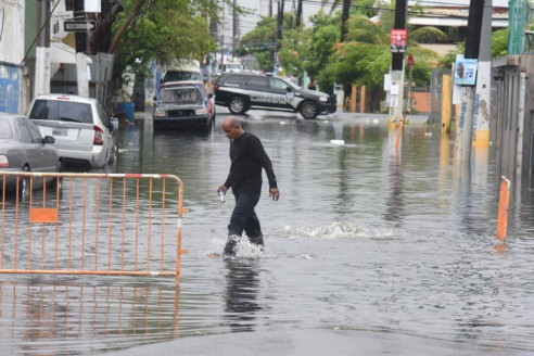 Tormenta Isaías se convierte en huracán a pocas horas de tocar tierra al sur de las Bahamas El Caribe