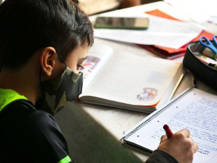 Niveles de rezago en lectura, bienestar y salud mental en escolares empeoran en relación al año 2019 Chile