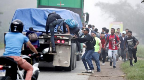 Cientos de migrantes hondureños salieron de su país rumbo a EE. UU. Latinoamérica