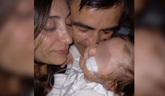 Violencia Obstétrica: Familia denuncia demora en su querella contra médico después de que éste casi matara a su hija durante el parto Actualidad