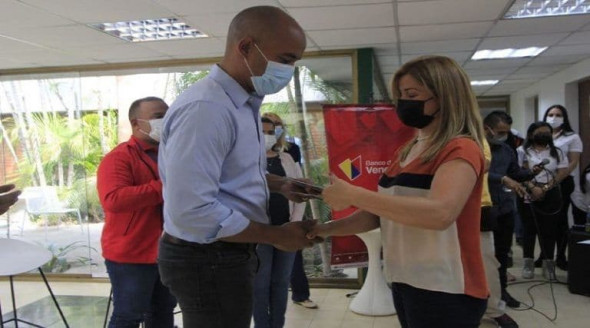 Gobernación de Miranda entrega 145 créditos financieros Venezuela