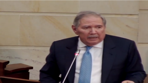 Ministro de Defensa colombiano enfrenta moción de censura ante el Senado Latinoamérica