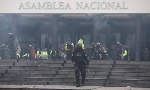 Moreno arrecia medidas contra manifestantes: Restringe libre tránsito y movilidad en todo Ecuador Latinoamérica