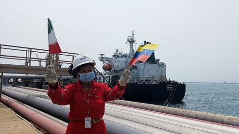 Llega barco iraní a Venezuela con 2 millones de barriles de gas condensado Latinoamérica