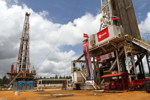 Empresas asociadas a PDVSA temen por alcance de medidas de Trump contra Venezuela Latinoamérica
