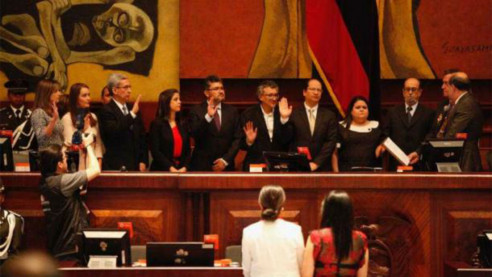 Parlamento de Ecuador inicia debate de Ley Económica enviada por Moreno Latinoamérica