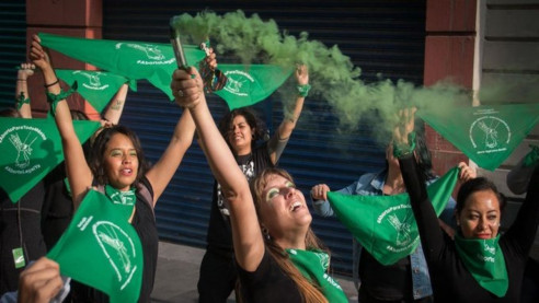 Policías de Ciudad de México y feministas se enfrentaron en marcha por aborto legal Latinoamérica