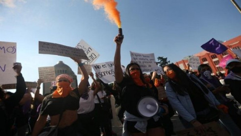 Mujeres marchan en contra del feminicidio en México Latinoamérica