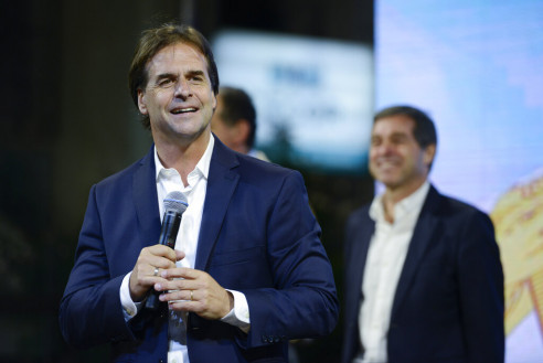 Presidente uruguayo recibirá este martes a la oposición para analizar crisis por coronavirus Latinoamérica