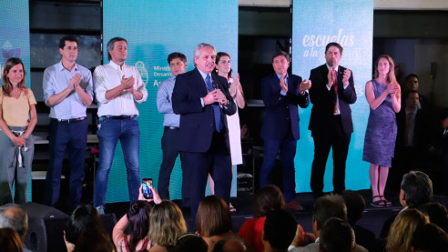 Gobierno argentino restringe designaciones en sector público Argentina