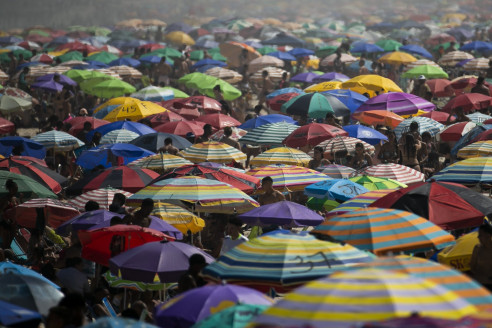 Brasil roza los 7,3 millones de contagios, pero las playas de Río de Janeiro estuvieron a reventar Brasil