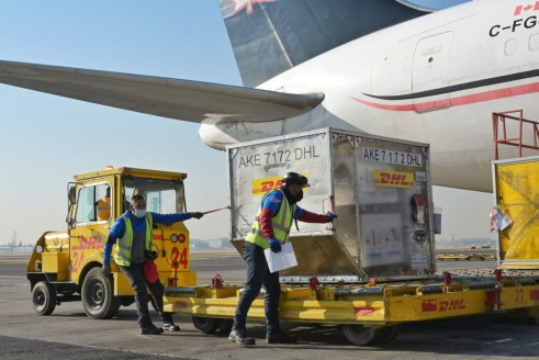 México recibe último embarque del año con vacunas de Covid-19 México