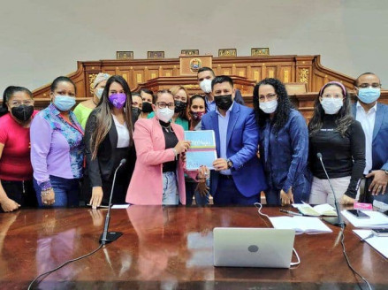 MinMujer entregó proyecto de reforma a la Asamblea Nacional Venezuela